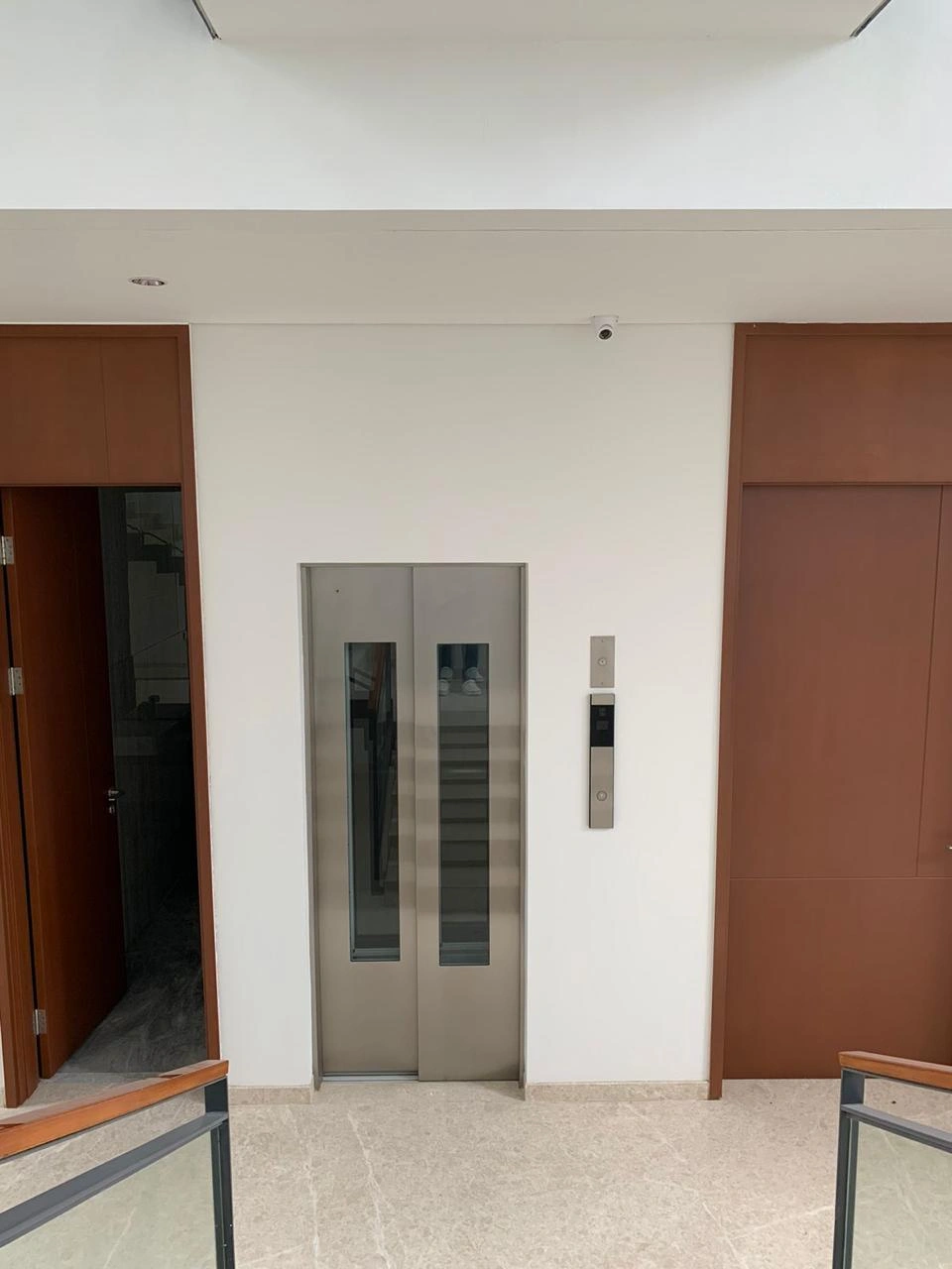 thumbnail Dijual Rumah Lyndon NavaPark BSD Type 15 View Danau 3 Lantai dengan Lift